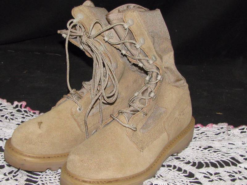 lot 27 image: Rocky Leather Boots