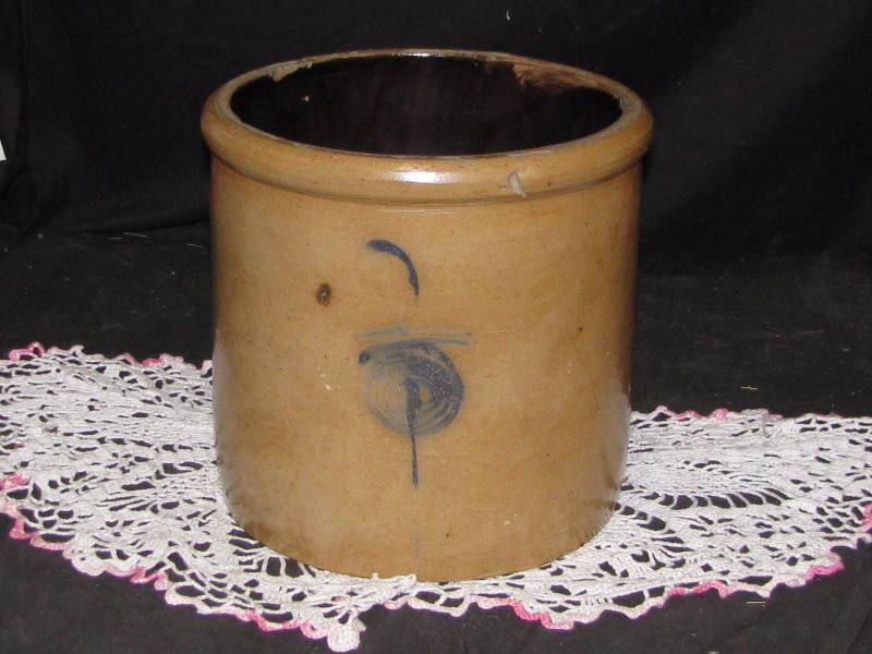 lot 29 image: Red Wing 2gl Salt Glaze Crock