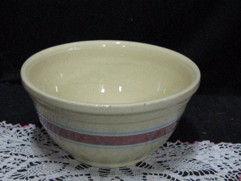 lot 30 image: Watt Ware #14 Blue Band Bread Bowl