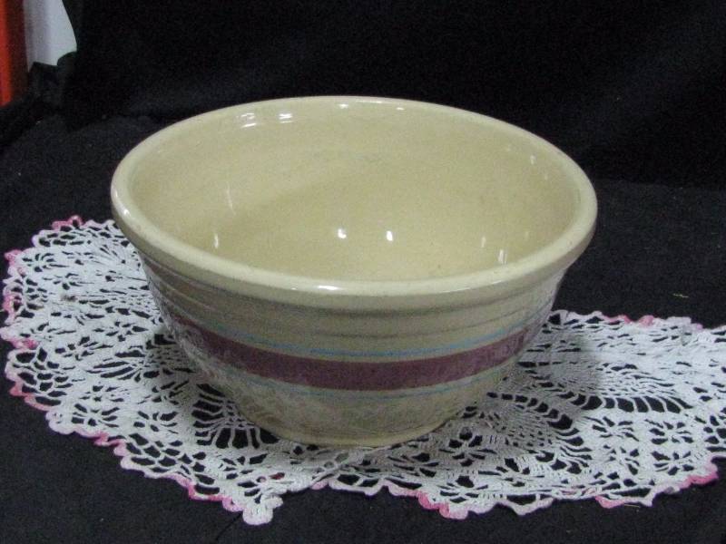 lot 31 image: Watt Ware #12 Blue Band bowl