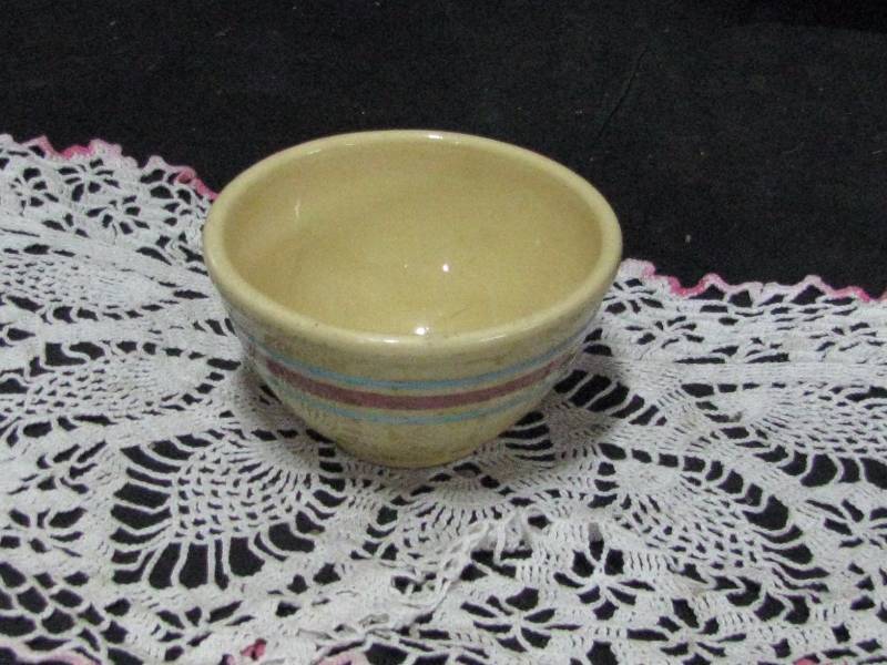 lot 32 image: Watt Ware #6 Blue Band Bowl