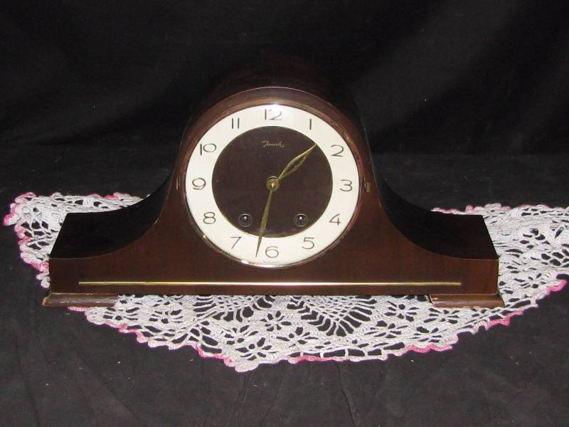 lot 59 image: Mantle Clock