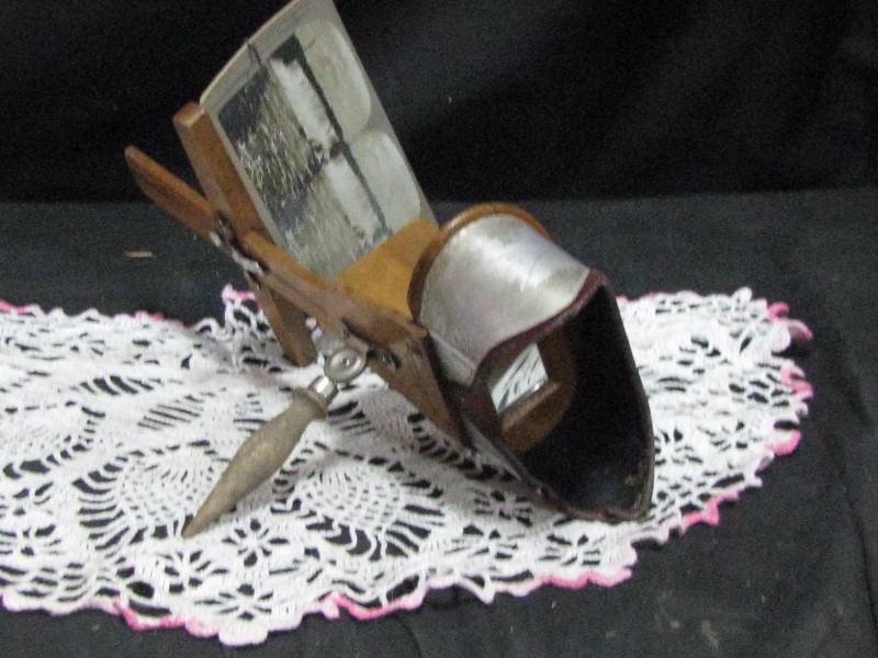 lot 61 image: Stereoscope and Many Cards