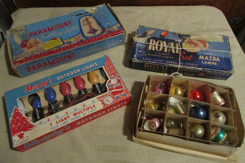lot 8 image: Vintage Christmas Lights and Bulbs