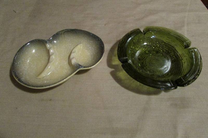 lot 25 image: Vintage Large Ashtrays