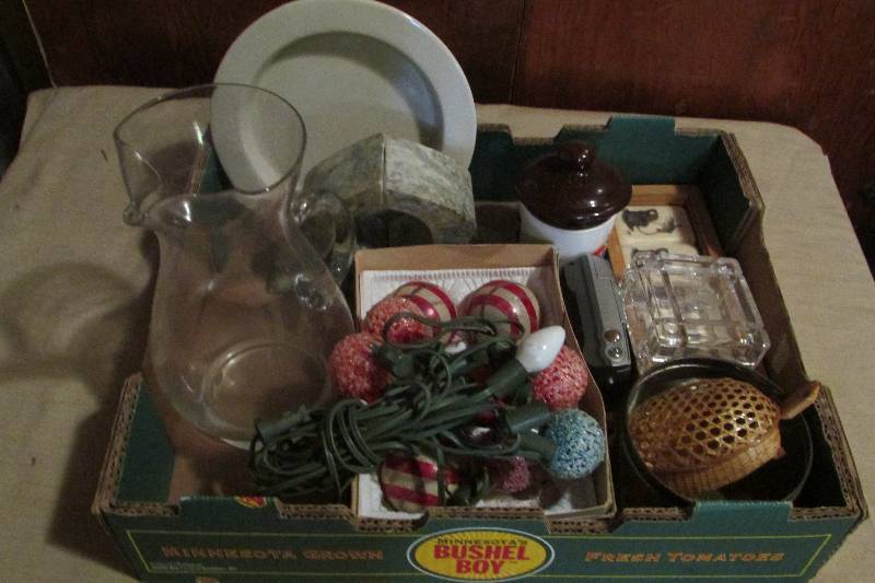 lot 28 image: Assorted Vintage Lot