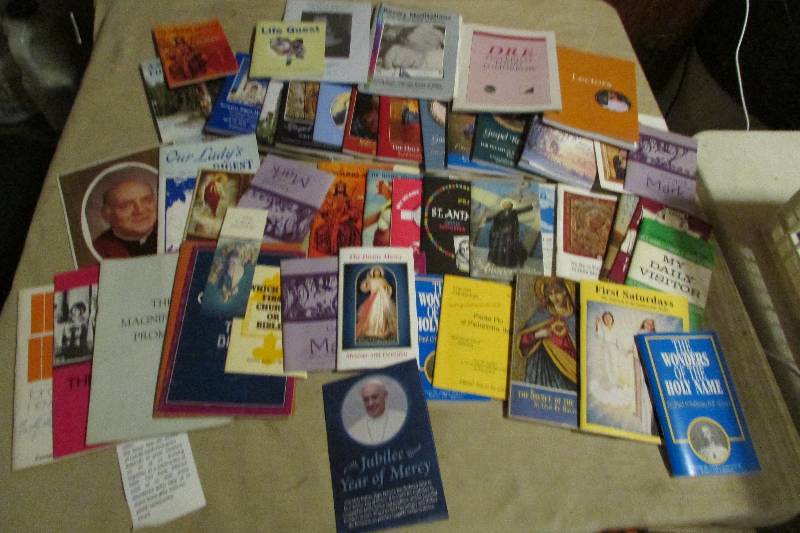 lot 32 image: Large Lot Of Vintage Religious Items