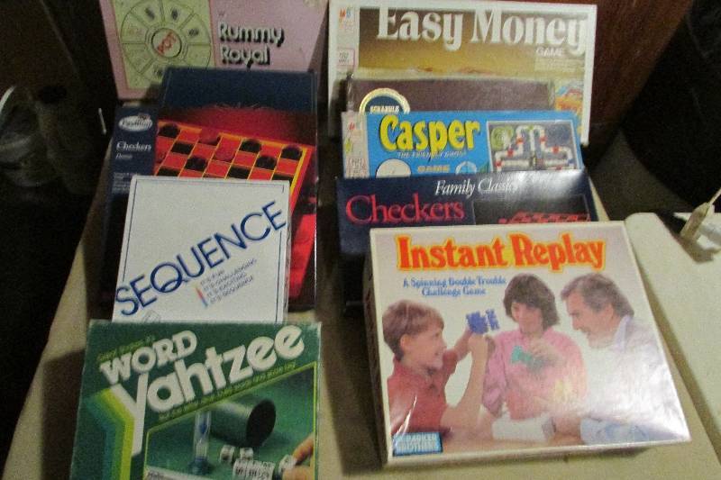 lot 40 image: Vintage Board Games