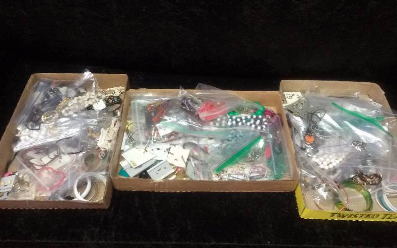 Lot - Costume Jewelry