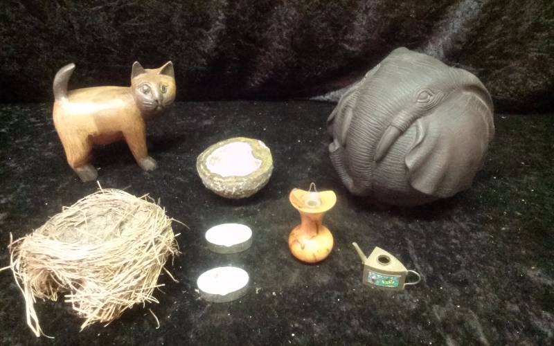 Lot - Geod, Elephant, Cat, etc