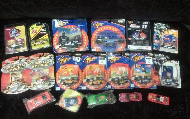 Lot - Hotwheels & Nascars 164 Scale