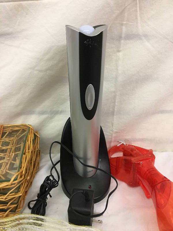 lot 99 image: oil infuser,hole punch  all items shown