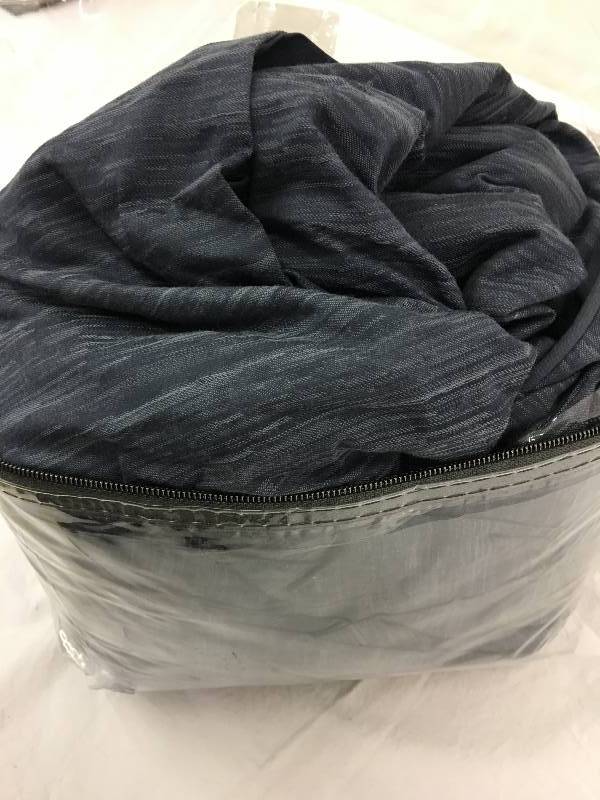 lot 144 image: blue king duvet