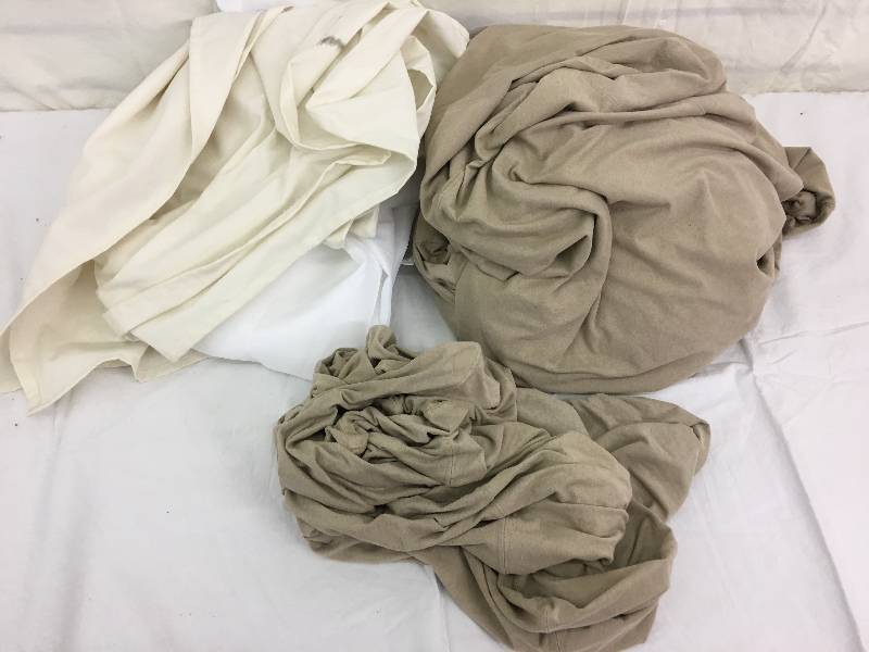 lot 161 image: brown and tan sheet set queen