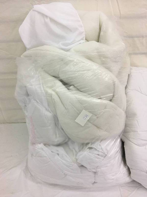 lot 182 image: 2 full size mattress protectors