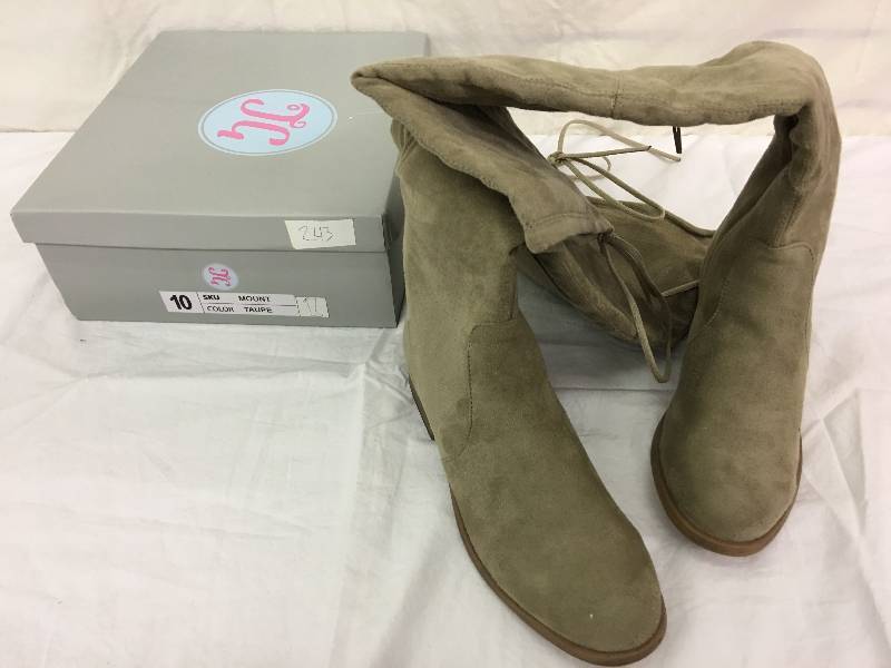 lot 243 image: Journee Collection Womens Mount Over-the-knee Faux Suede Boots retail $84 size 10