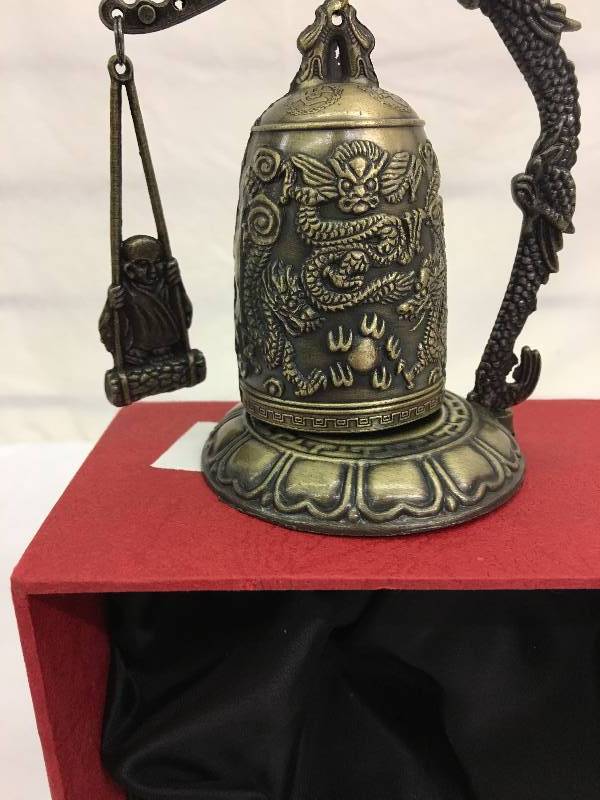 lot 258 image: dragon gong