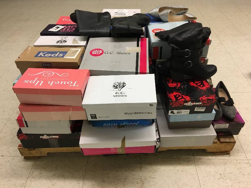 lot 276 image: pallet of shoes  70 new pairs of skechers,bandolino,keds,fergalicious and more.  pallet valued at over $2000