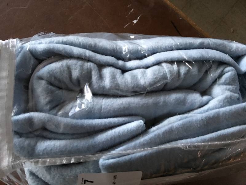 lot 278 image: heated twin sized blanket