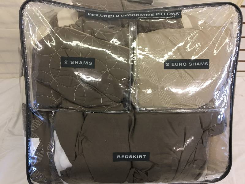lot 281 image: 8 piece holden king bedset