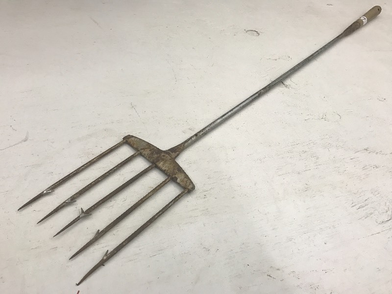 lot 37 image: Vintage Fish Spear