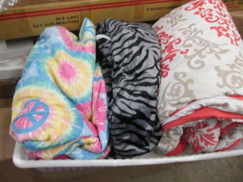 Underbed Storage & 2 Comforters, Pl...