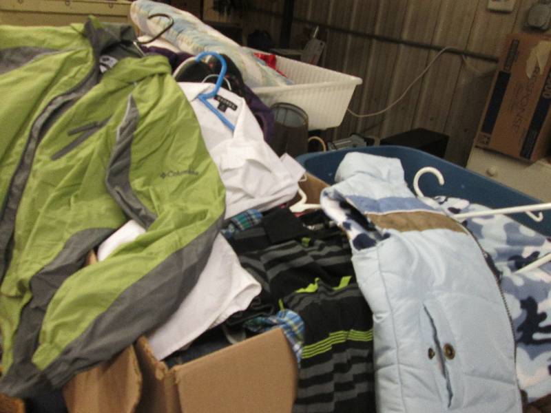 Large Lot of Assorted Preteen Cloth...