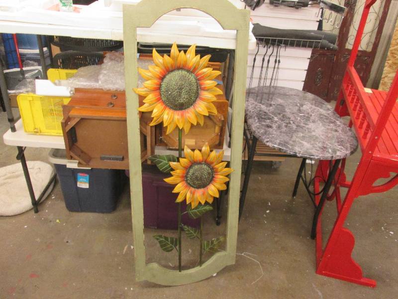 lot 206 image: Sunflower Wall Art open box Retail ...