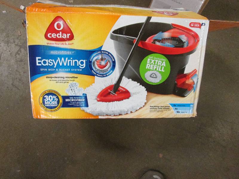lot 22 image: O Cedar Easy Wring Spin Mop open bo...