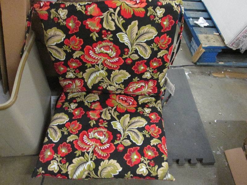 lot 41 image: Hampton Bay Siena Mid Back Outdoor ...