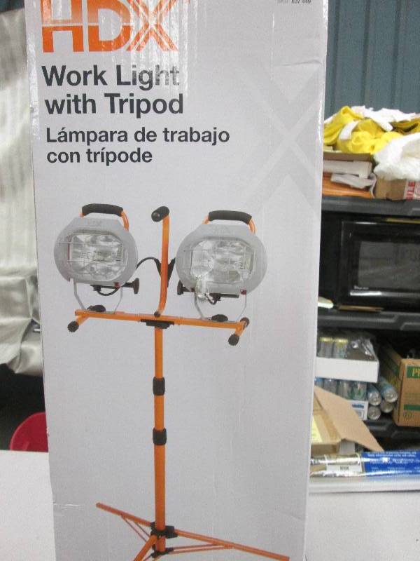 lot 79 image: Twin Head 1000-Watt Halogen Tripod ...