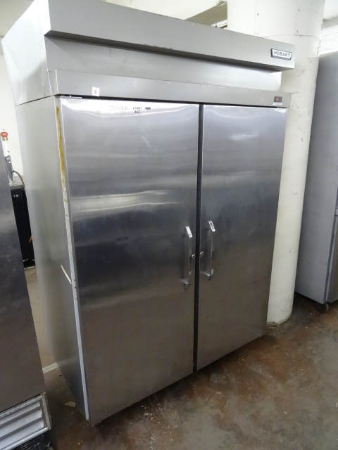 Hobart DA2 double door fridge. Test...