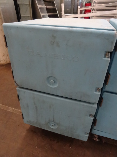 Cambro double door food holding cab...