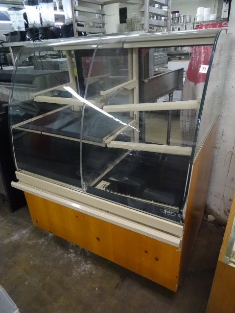 Refrigerateddry display cabinet. E...