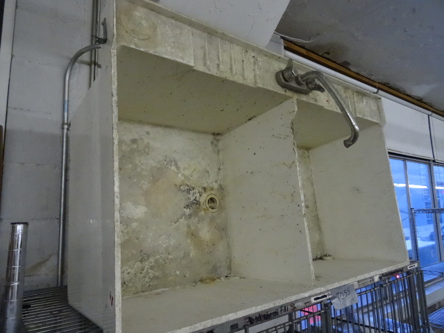 Fiberglass laundry tub. 40 x 24...