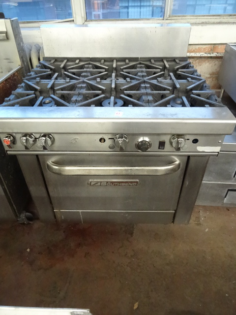 South bend 6 burner stove. Convecti...