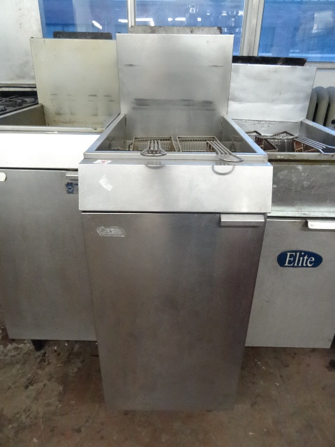 Hobart natural gas deep fryer on wh...