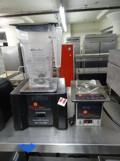 Blend tec mixer. Comes with extra m...