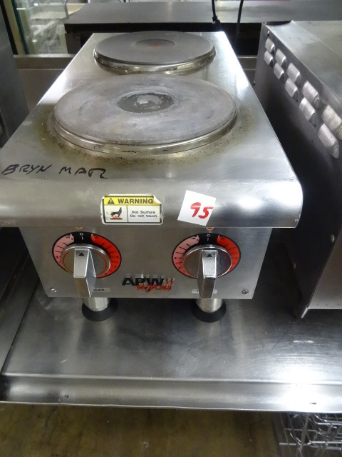 APW Wyott 2 burner stove. Table top...