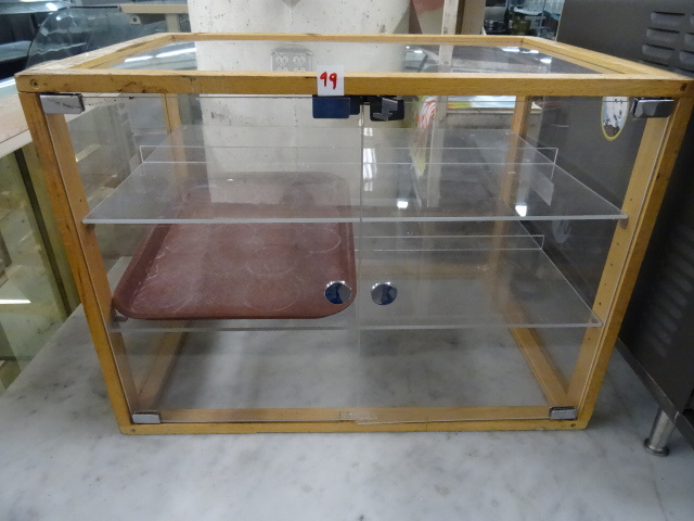 Bakery display cabinet. 29 x 20 x 2...