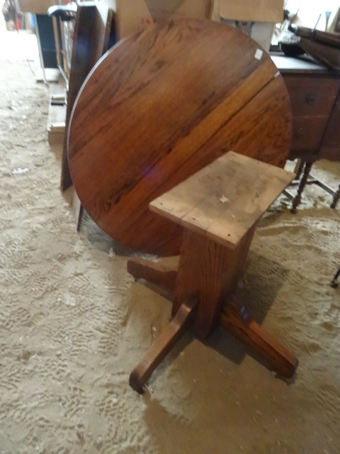 Vintage Wood Round Table.  Comes with 2 Leaves.  42 Round