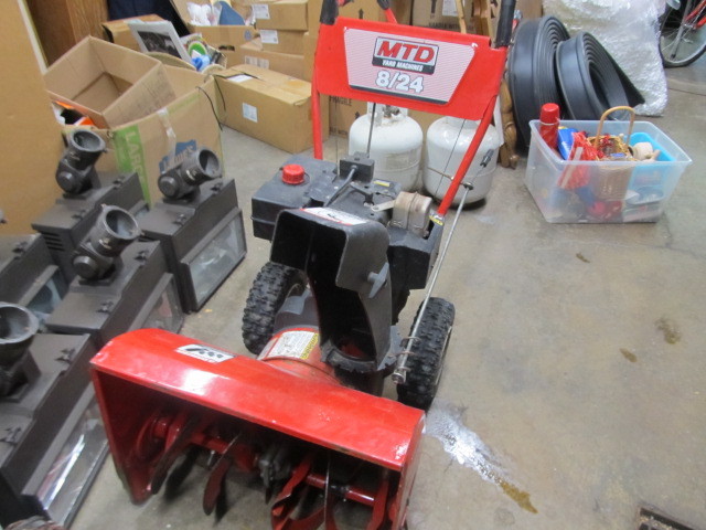 MTD Yard Machines 824 Snowblower