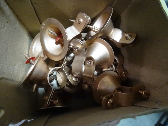 lot 253 image: NEW LOT Approx 20 Bell Type 3  4 in Copper Pipe Hangers