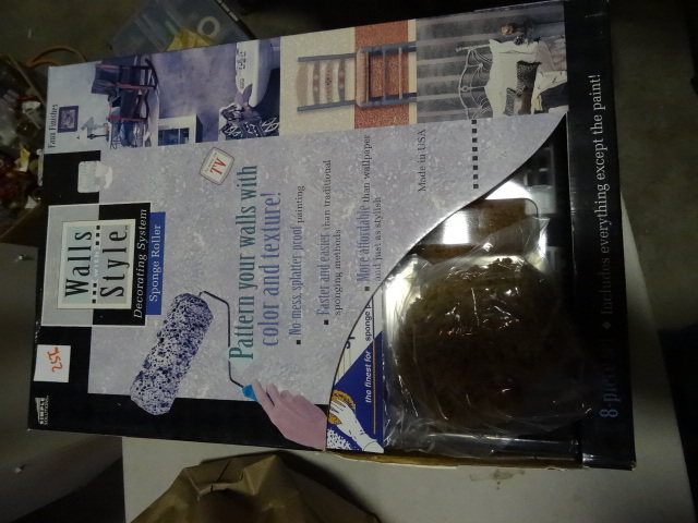 lot 256 image: NEW Wall Texture and Decrotive Painting Kit. Includes sponges and rollers. Retail $45