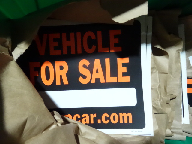 lot 265 image: NEW ENTIRE BIN Vehicle For Sale Signs. Estimated 200 signs. GREEN BIN NOT INCLUDED