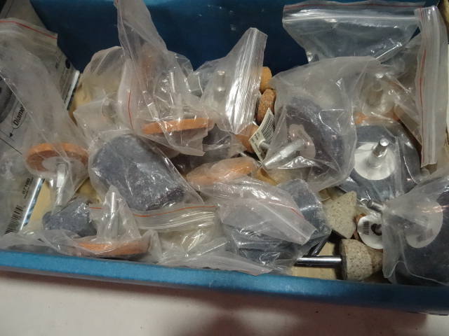 lot 273 image: NEW LOT Grinding Wheels, various sizes 25-30 pcs. Approx Retail $50 retail