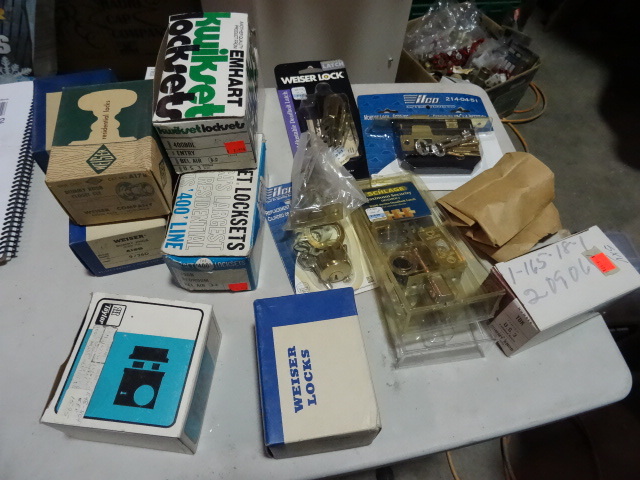 lot 282 image: NEW LARGE LOT Locksets, Lock Cylinders and Accessories
