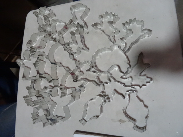 lot 328 image: NEW LOT Metal Cookie Cutters in Bucket. Bucket Included approx 20 pcs