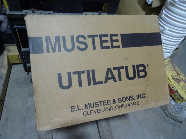 lot 2 image: NEW Qty 2 Mustee Utilatub Single Bowl Utility Tubs Fiberglass. Repairable. Have shipping damage