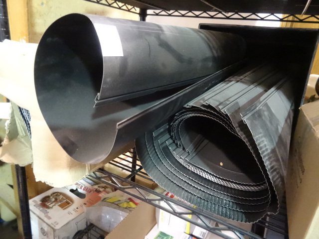 lot 41 image: NEW LOT Single Wall Stove Pipe. Approix 20 pcs. Black, Slightly bent